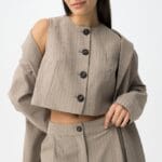 CHALECO BEIGE RAYA DIPLOMATICA GEORGIA